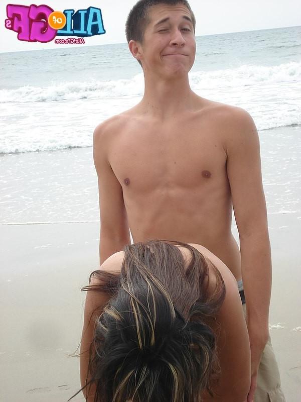 12P Pretty girlfriend was caught naked