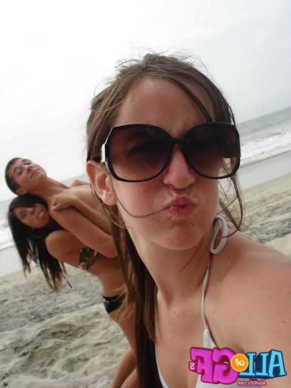 12P Pretty girlfriend was caught naked