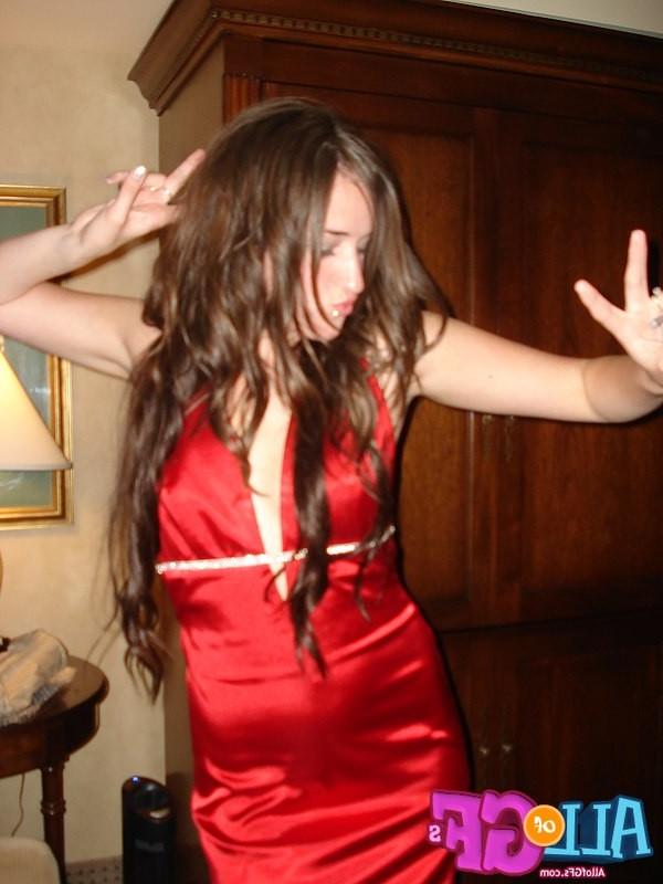 12P Pretty girlfriend was caught naked