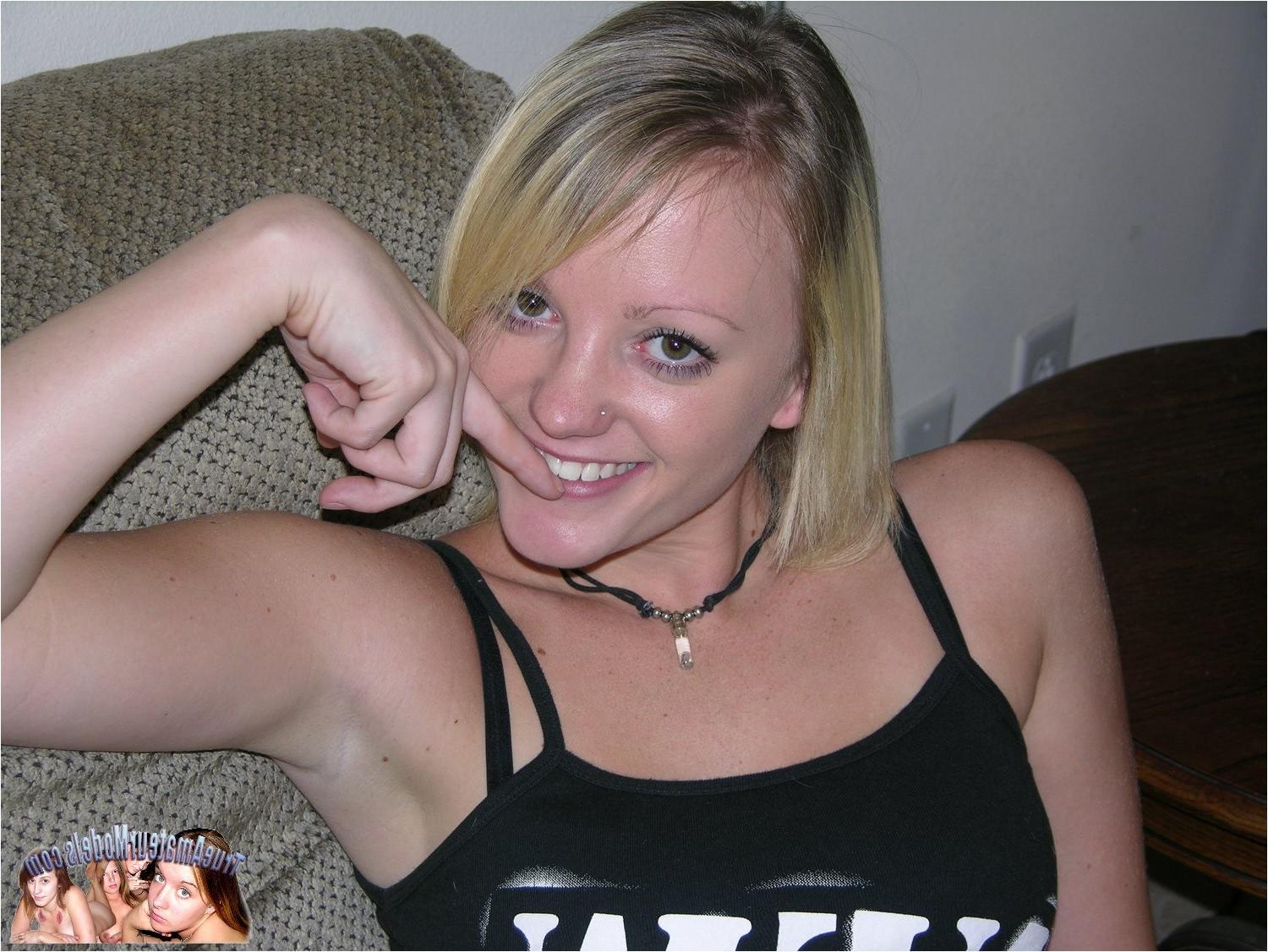 10P Leihla Spreads Apart Her Shaved Amateur Snatch
