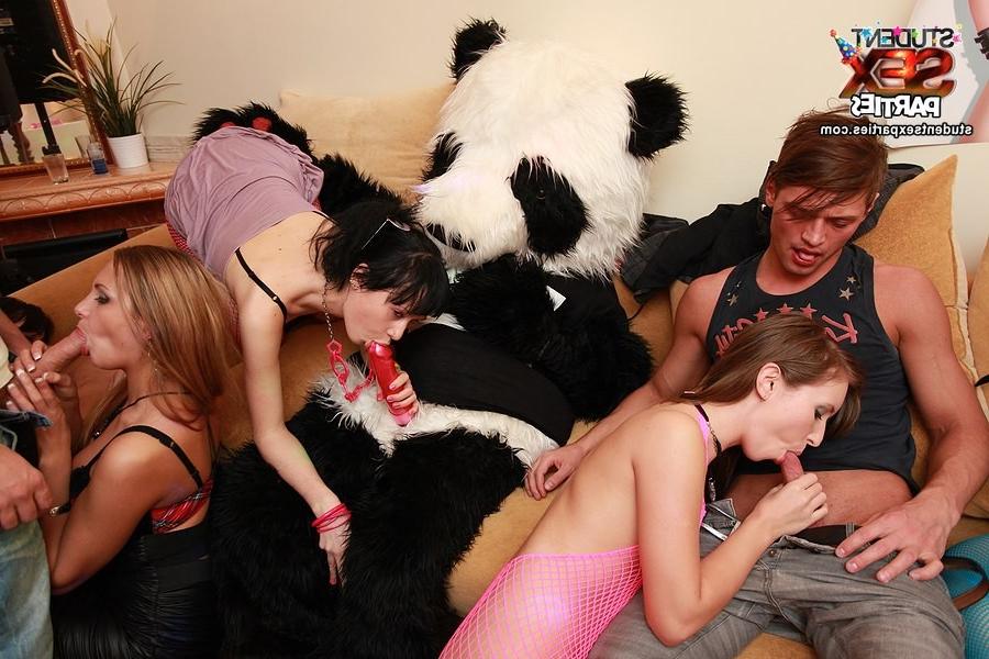 8P Group fucking at sex party