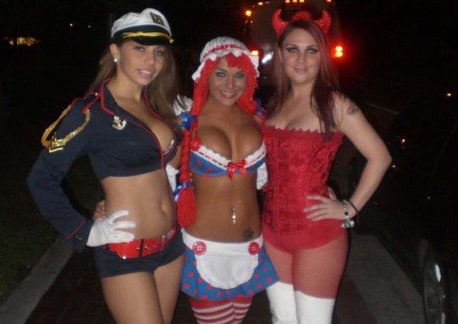 10P Photo setof an amateur party babe displaying her huge tits