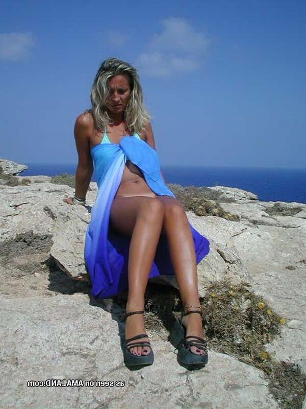 15P Wife in photoshoot