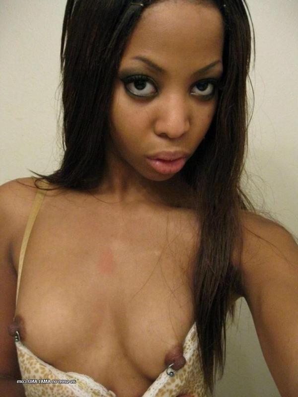 18P Hot ebony teen GF selfshooting and masturbating