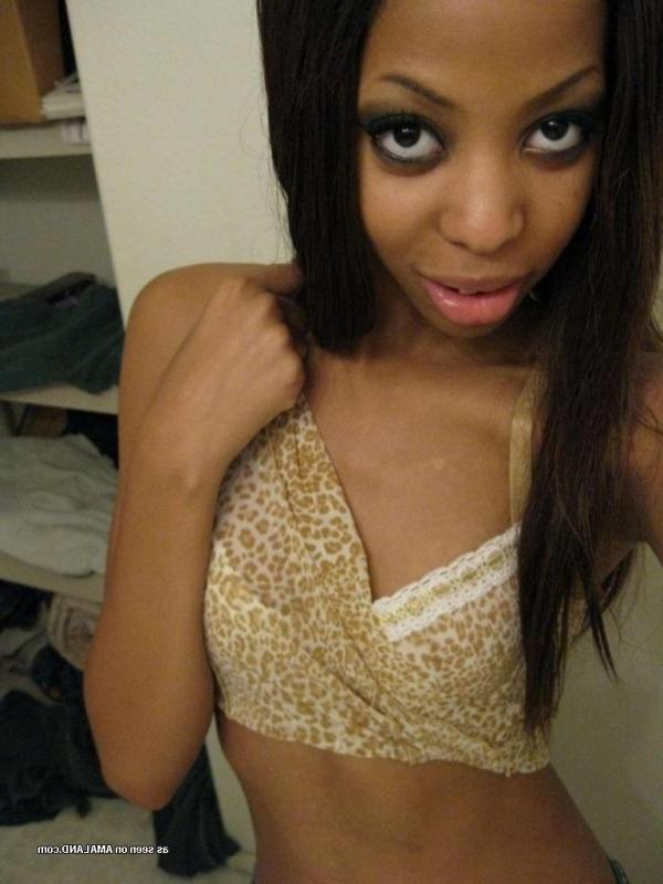 18P Hot ebony teen GF selfshooting and masturbating