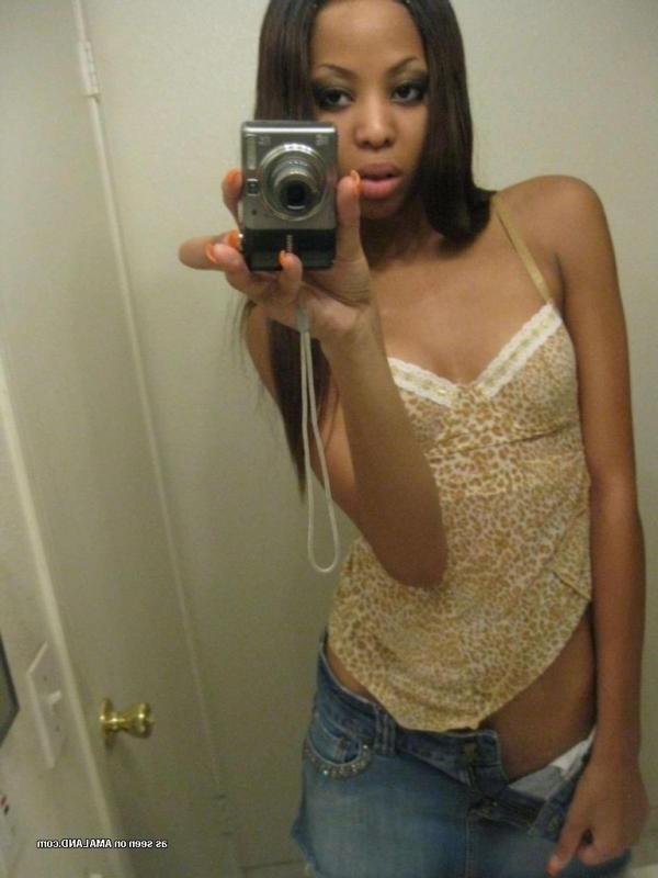 18P Hot ebony teen GF selfshooting and masturbating