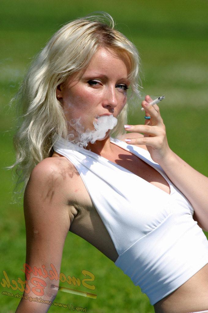 15P Real-life quality smoking fetish girls!
