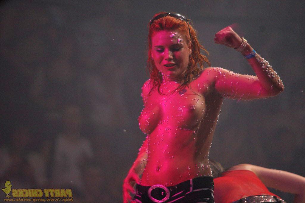 16P Nude girls getting crazy at big parties!