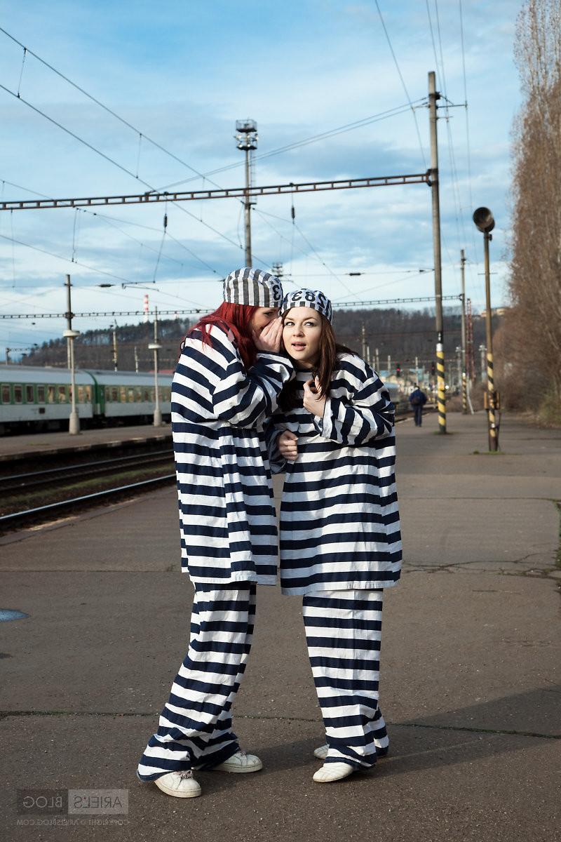 16P Two crazy bitches prisoners