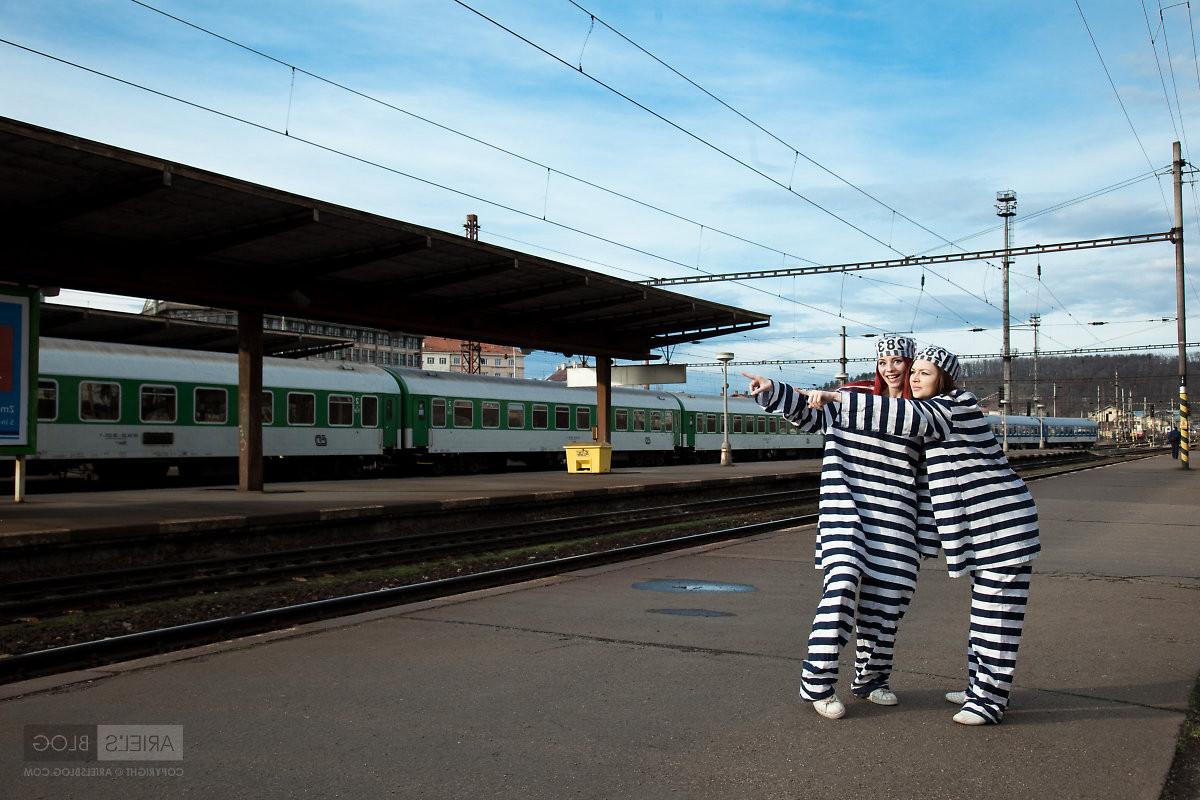 16P Two crazy bitches prisoners