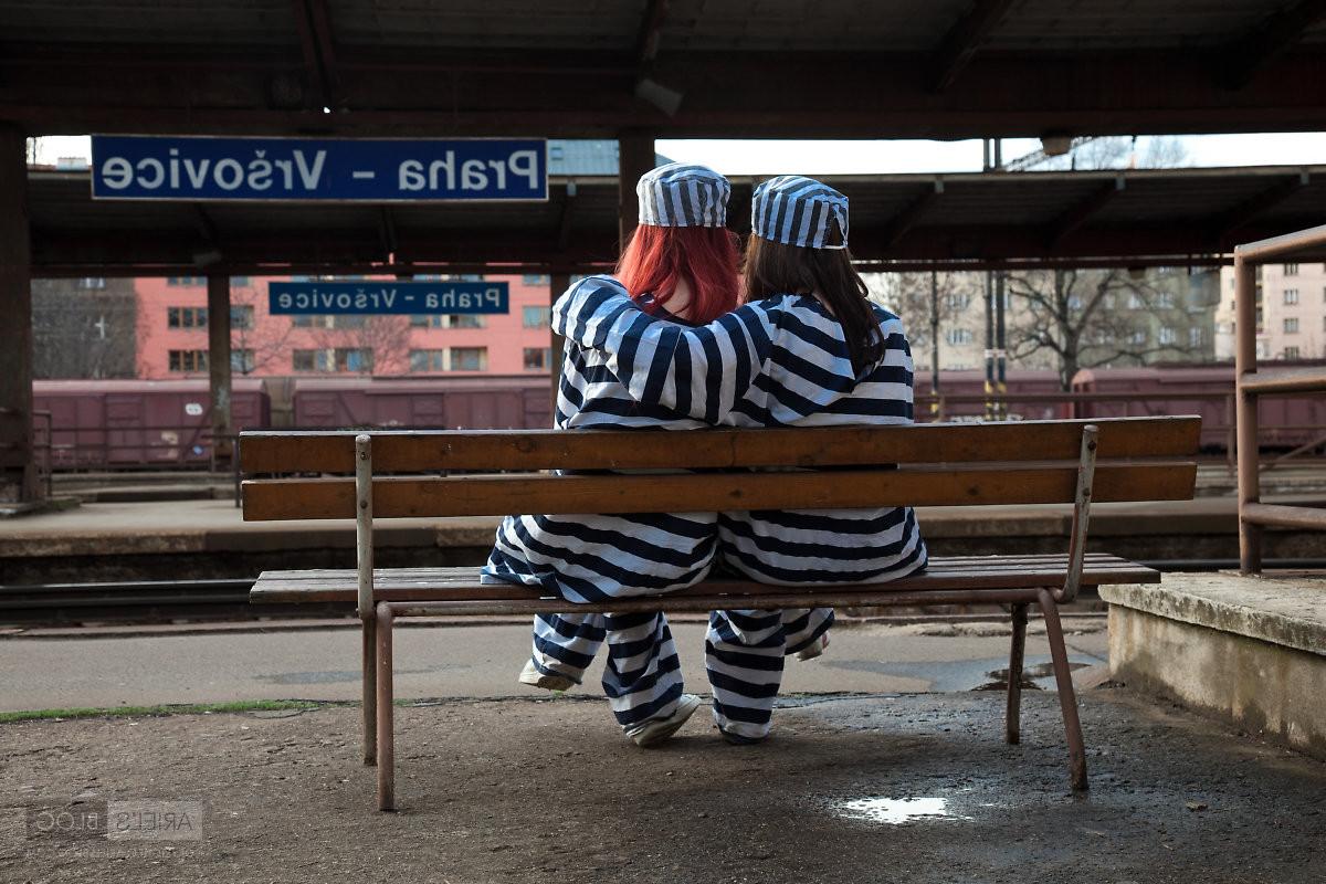 16P Two crazy bitches prisoners