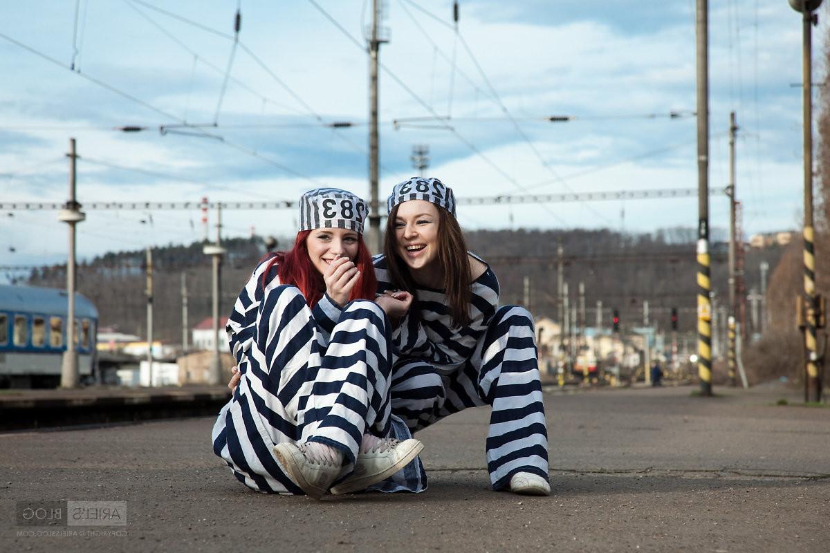 16P Two crazy bitches prisoners