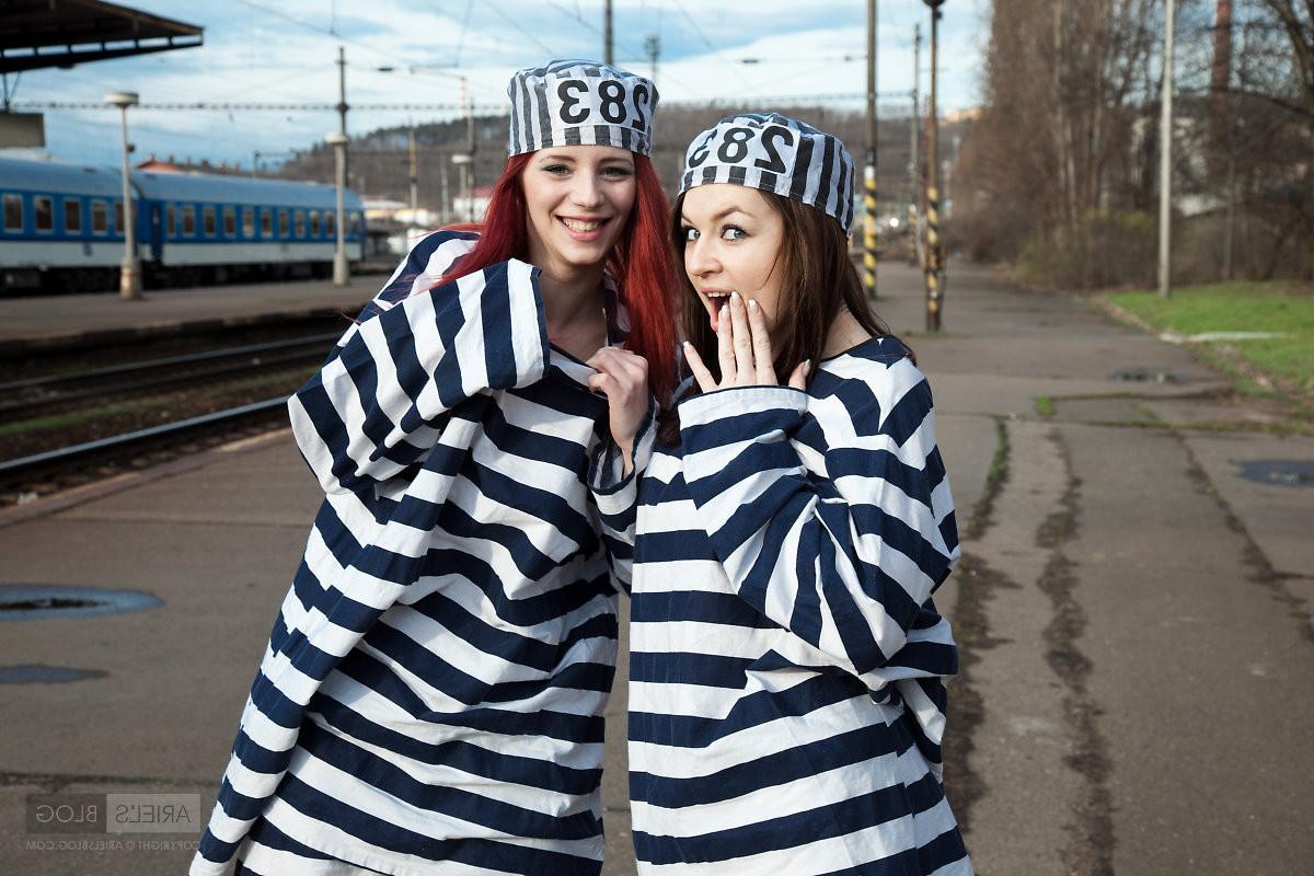 16P Two crazy bitches prisoners