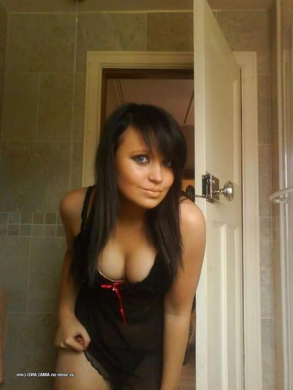 12P Sexy amateur brunette self shooting with her new phone