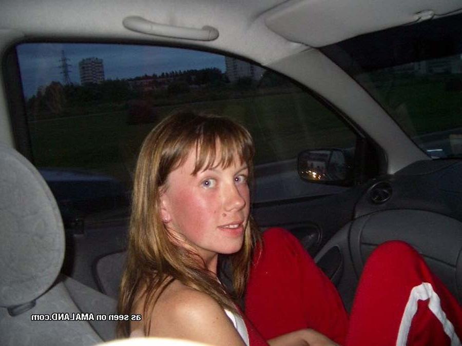16P Pictures of a chick playing with her pussy 