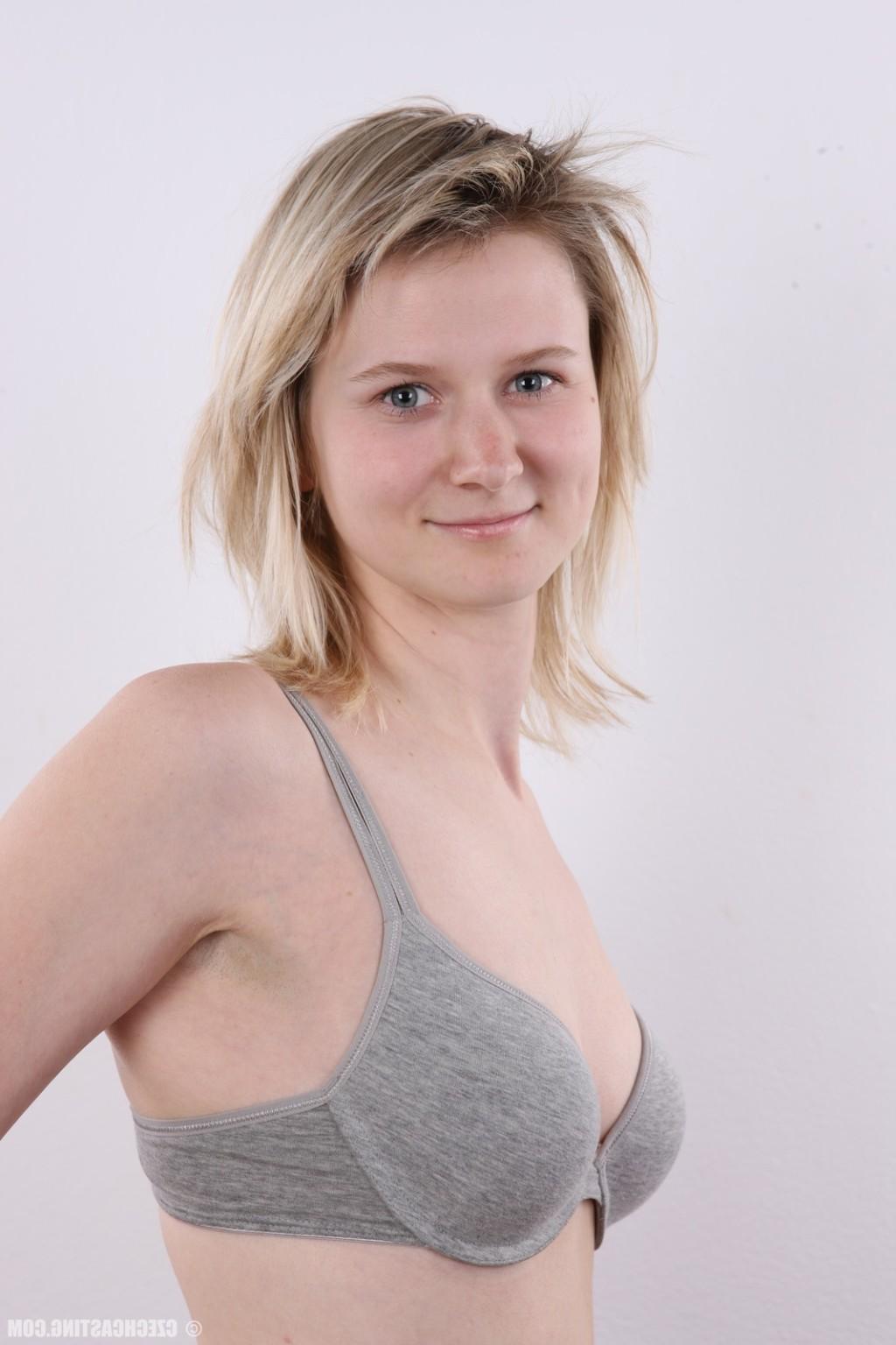 12P Czech Casting Monika 2909
