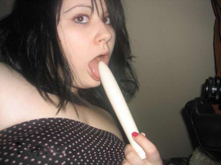 10P Bbw slut sucking her dildo and masturbating