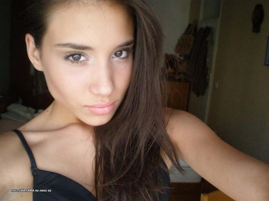 12P Collection of a sexy Spanish senorita's selfpics