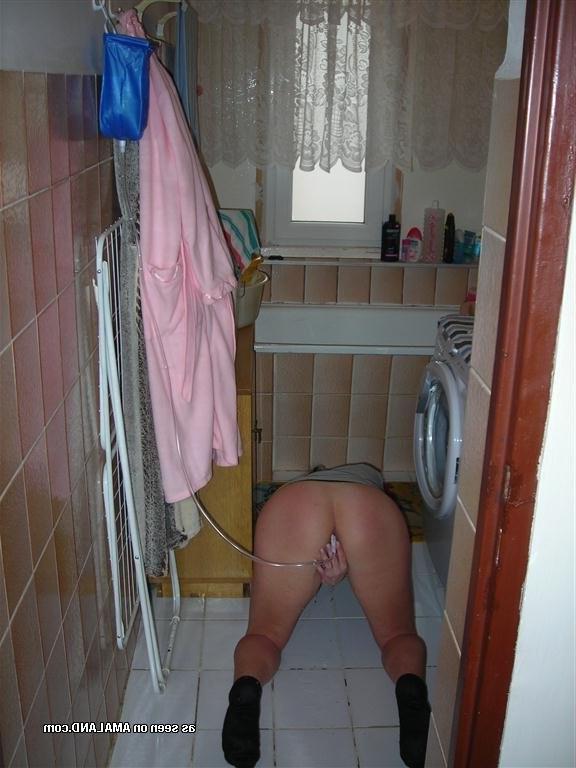 16P Steamy pictures of an amateur naughty girl masturbating on cam