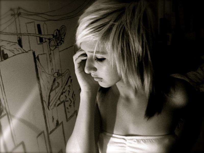 15P Hot Blonde Emo Scene Babe Flashing Her Perky Punk Rock Titties