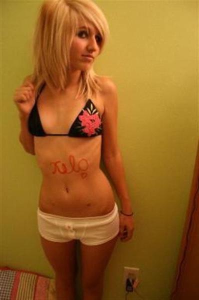 15P Hot Blonde Emo Scene Babe Flashing Her Perky Punk Rock Titties