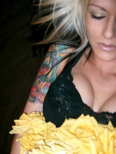 15P Hot Blonde Emo Scene Babe Flashing Her Perky Punk Rock Titties