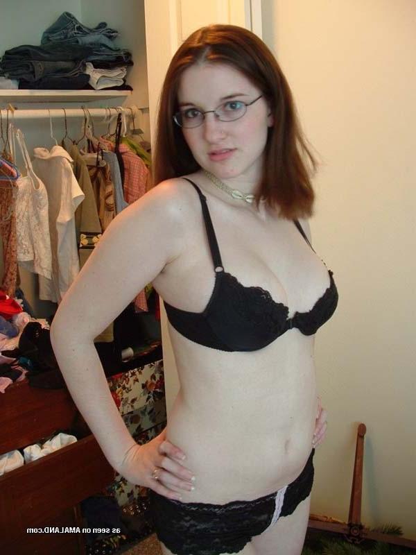 15P Amateur wife posing