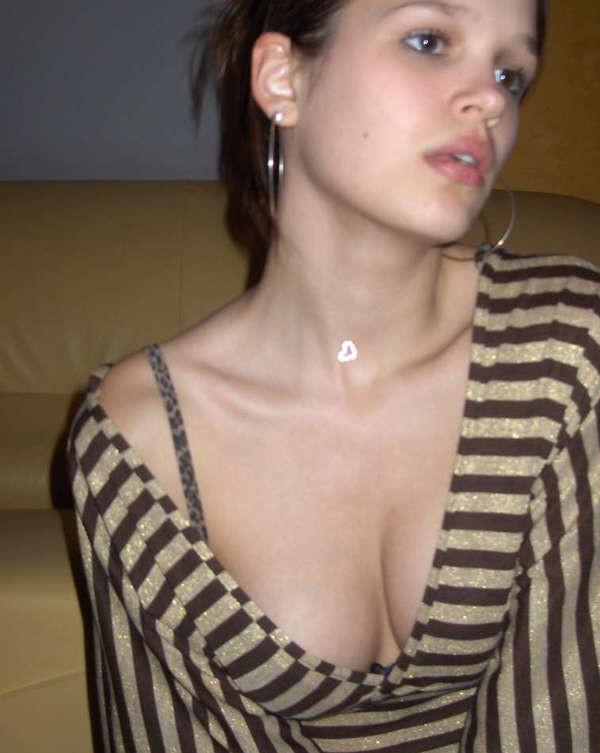 16P Pictures of a horny amateur chick masturbating with a dildo
