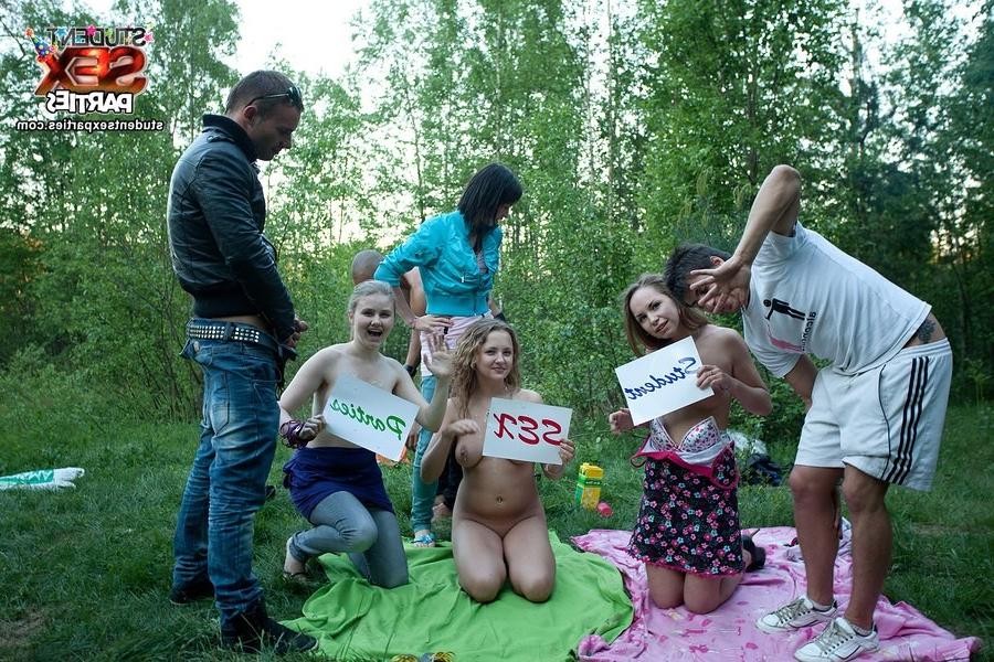 8P Outdoor threesome with hotties
