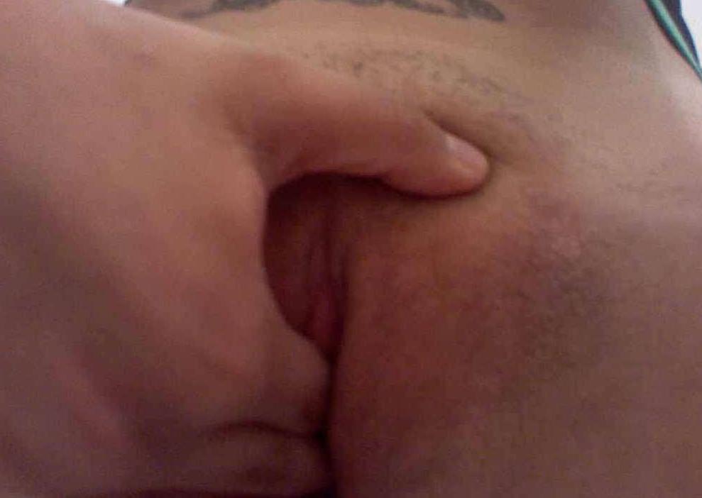 16P Mix of naughty amateur babes spreading and masturbating