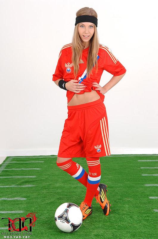 16P Anjelica amateur soccer cutie strips her outfit