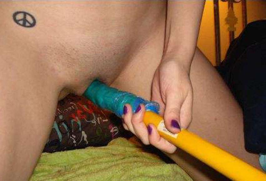 16P Hot and nice picture set of naughty chicks masturbating