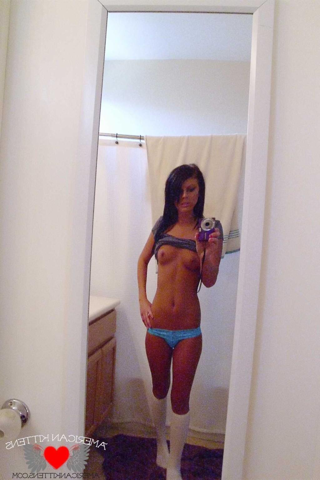 18P brittany self shot in the mirrior