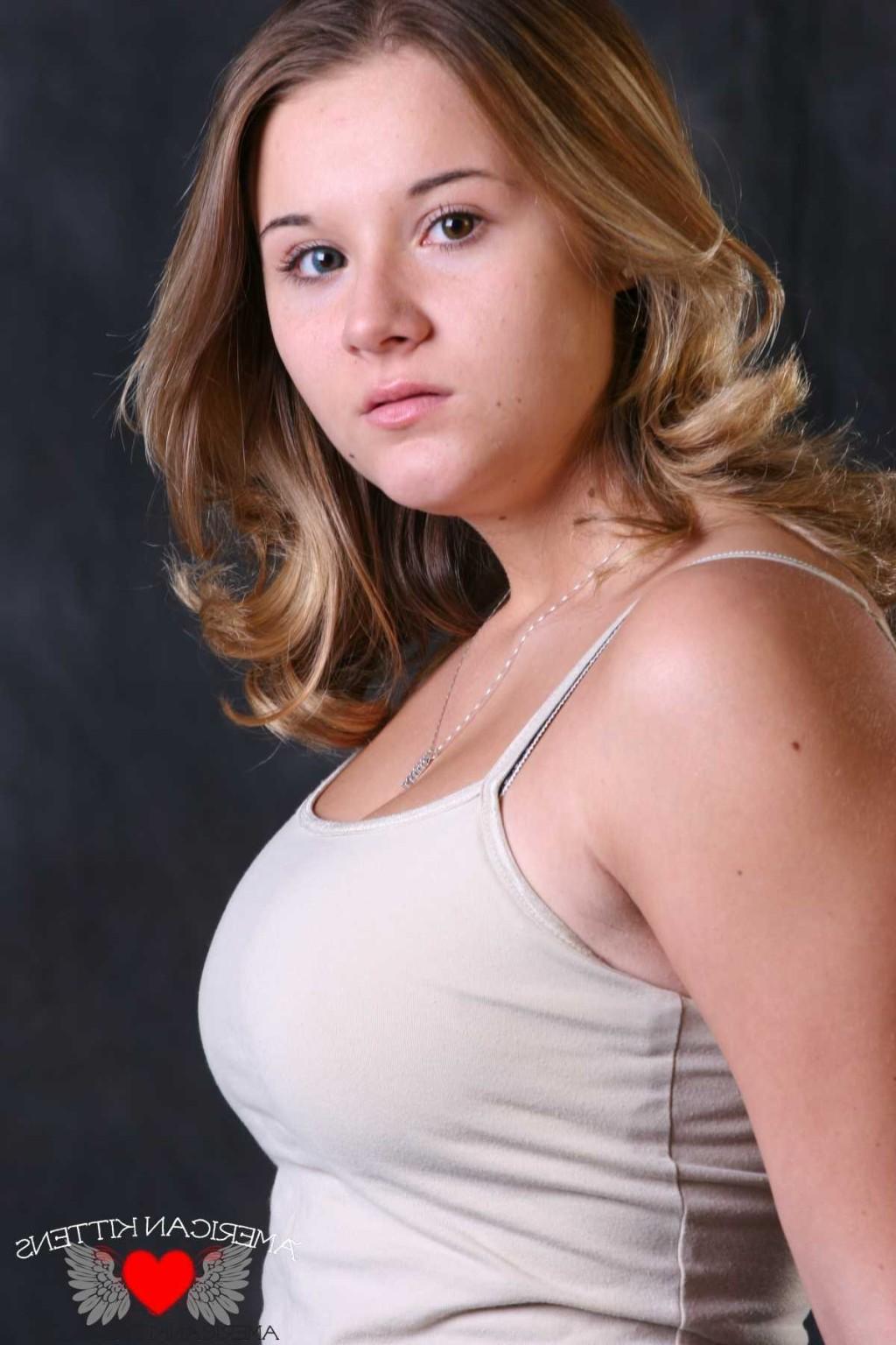 18P Amanda Green topless