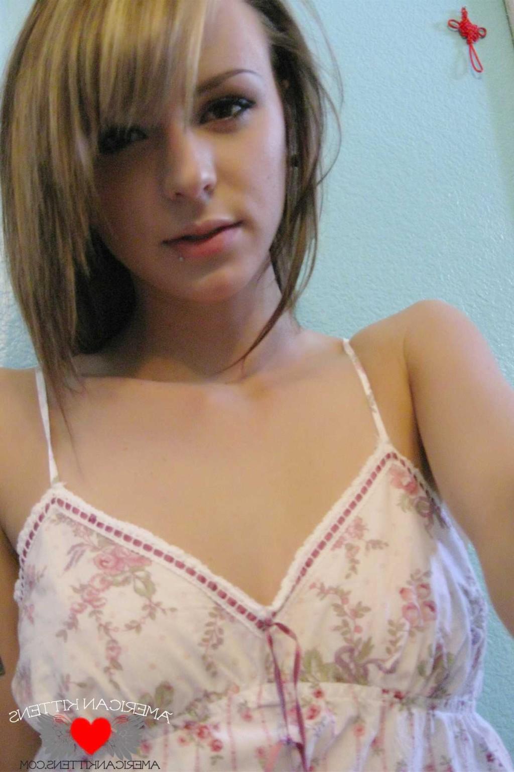 18P kourtney self shot spread pussy