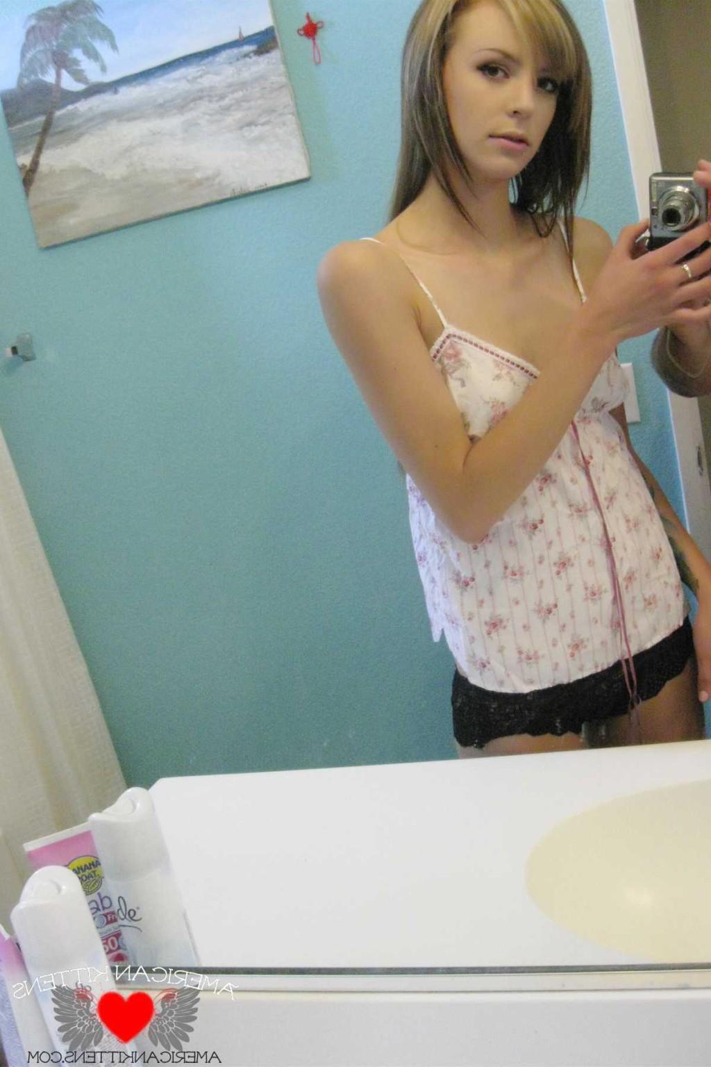 18P kourtney self shot spread pussy