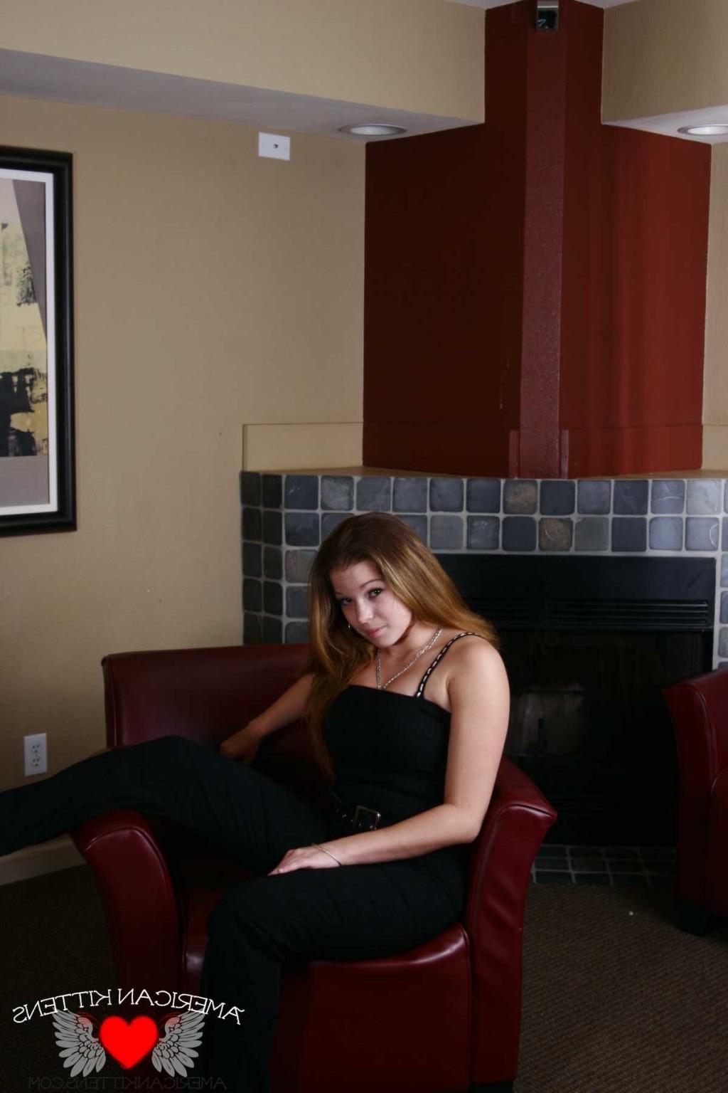 18P Melissa Kissiable black outfit