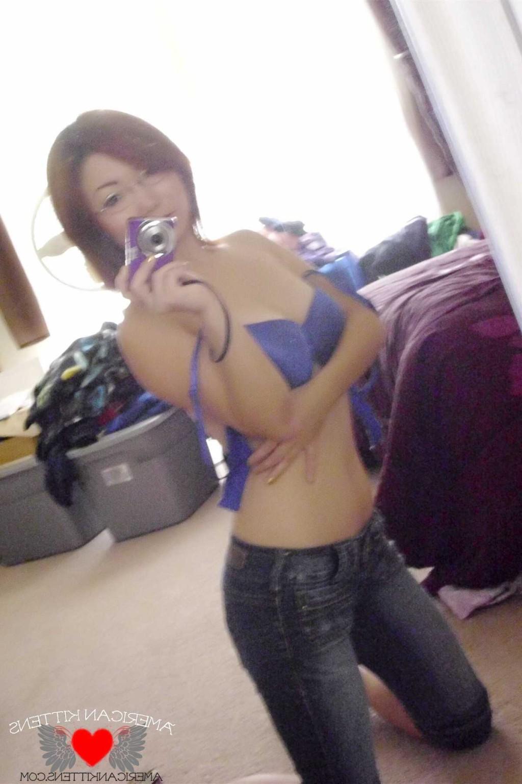 18P chiyoko self shot pussy spread