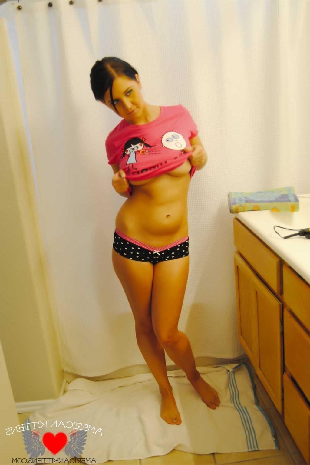 18P chrissymarie takes a shower