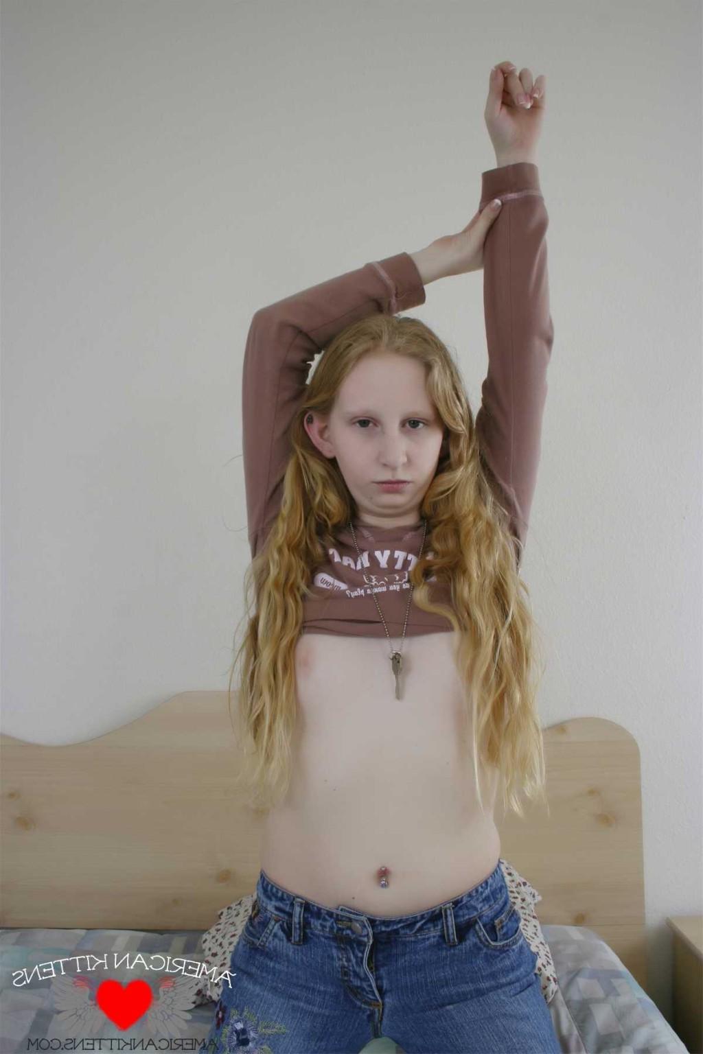 18P kit nude spread on the bed waiting for you