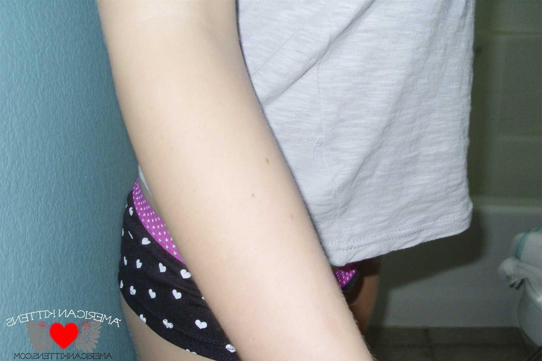 17P Lizzy self shot tiny panties
