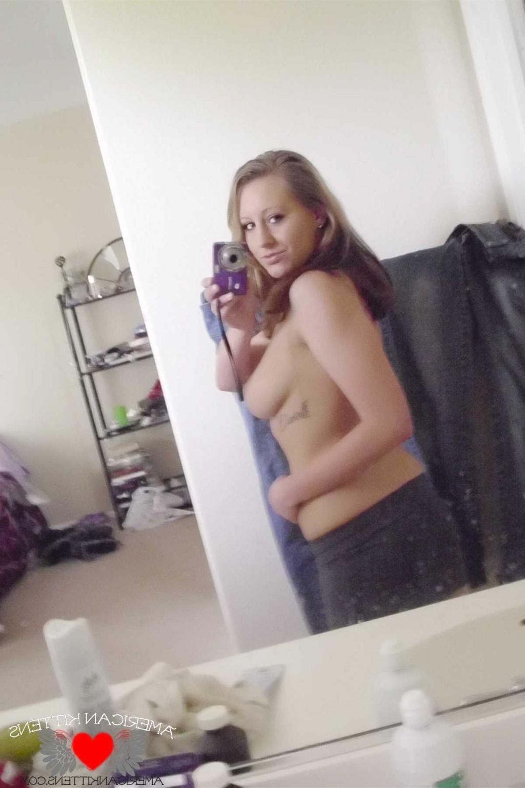 18P Lizzy self shot in the bathroom