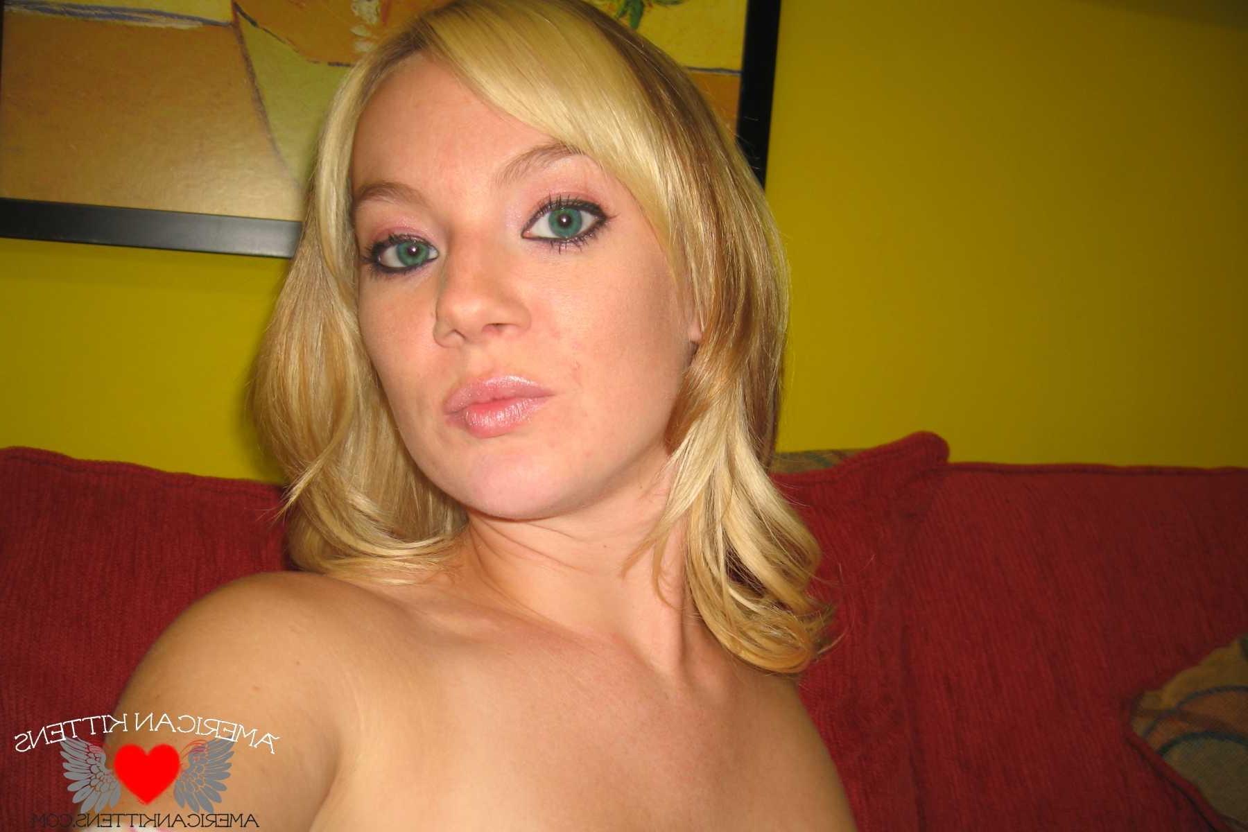 18P Dakota self pics