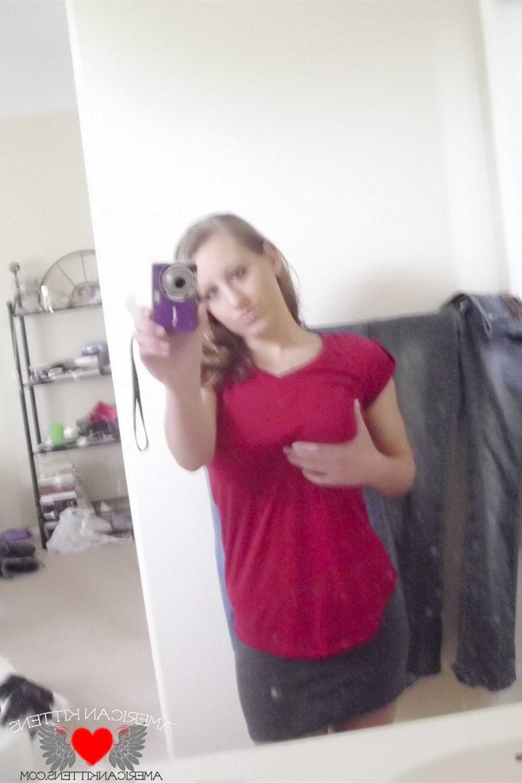 18P Lizzy self shot in the bathroom