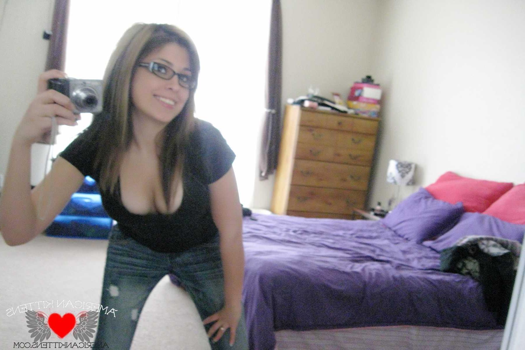 18P breana self shot getting naked in the mirrior