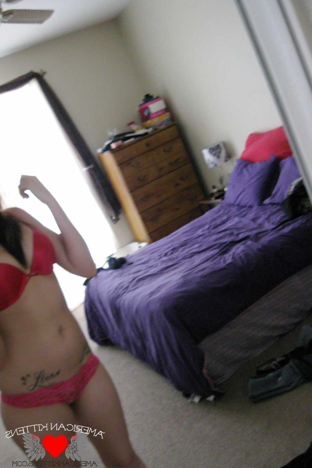 18P breana self shot getting naked in the mirrior