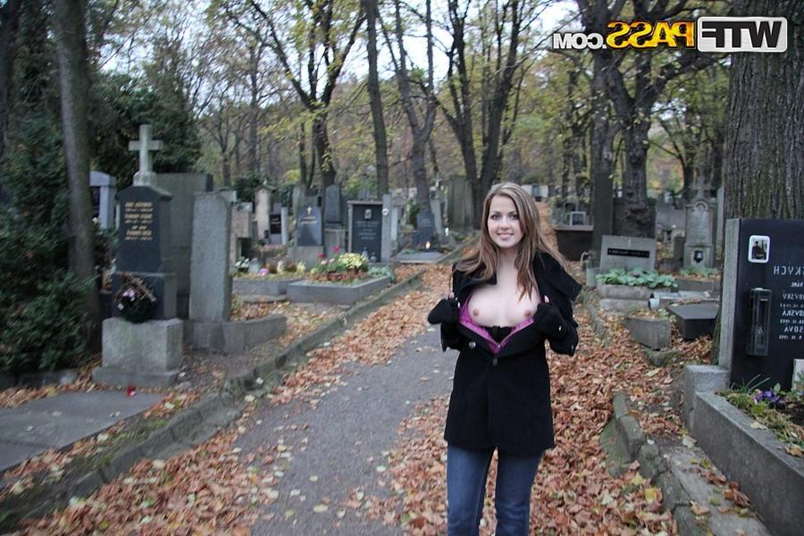 16P Crazy outdoor sex in a park