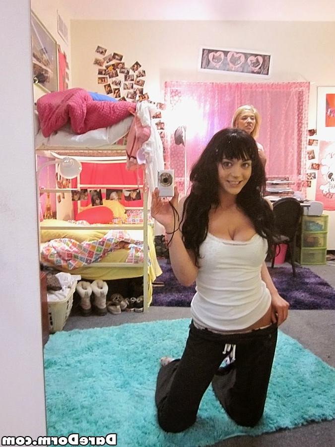 15P Two amateur college teen freshmen GFs sharing cock in threesome