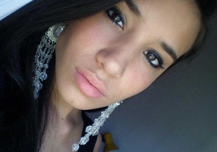 15P Sexy Spanish amateur senorita's selfpics