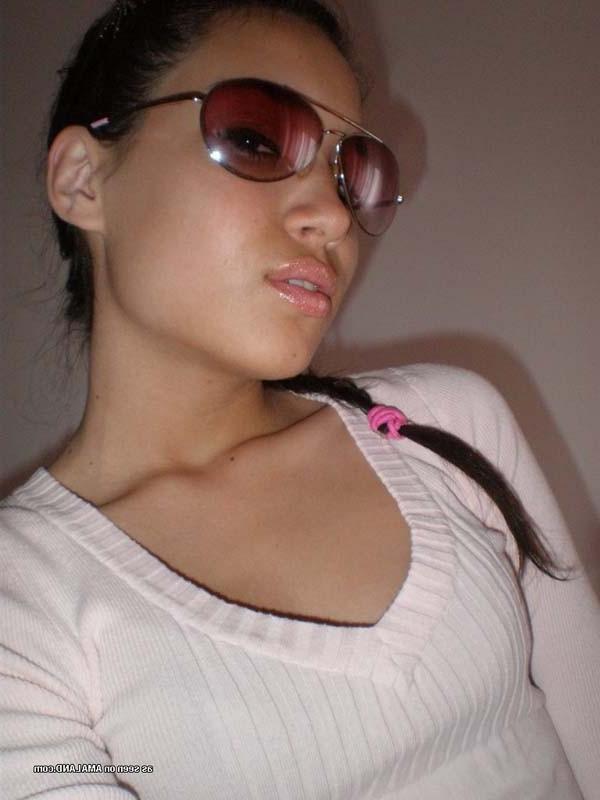 15P Sexy Spanish amateur senorita's selfpics